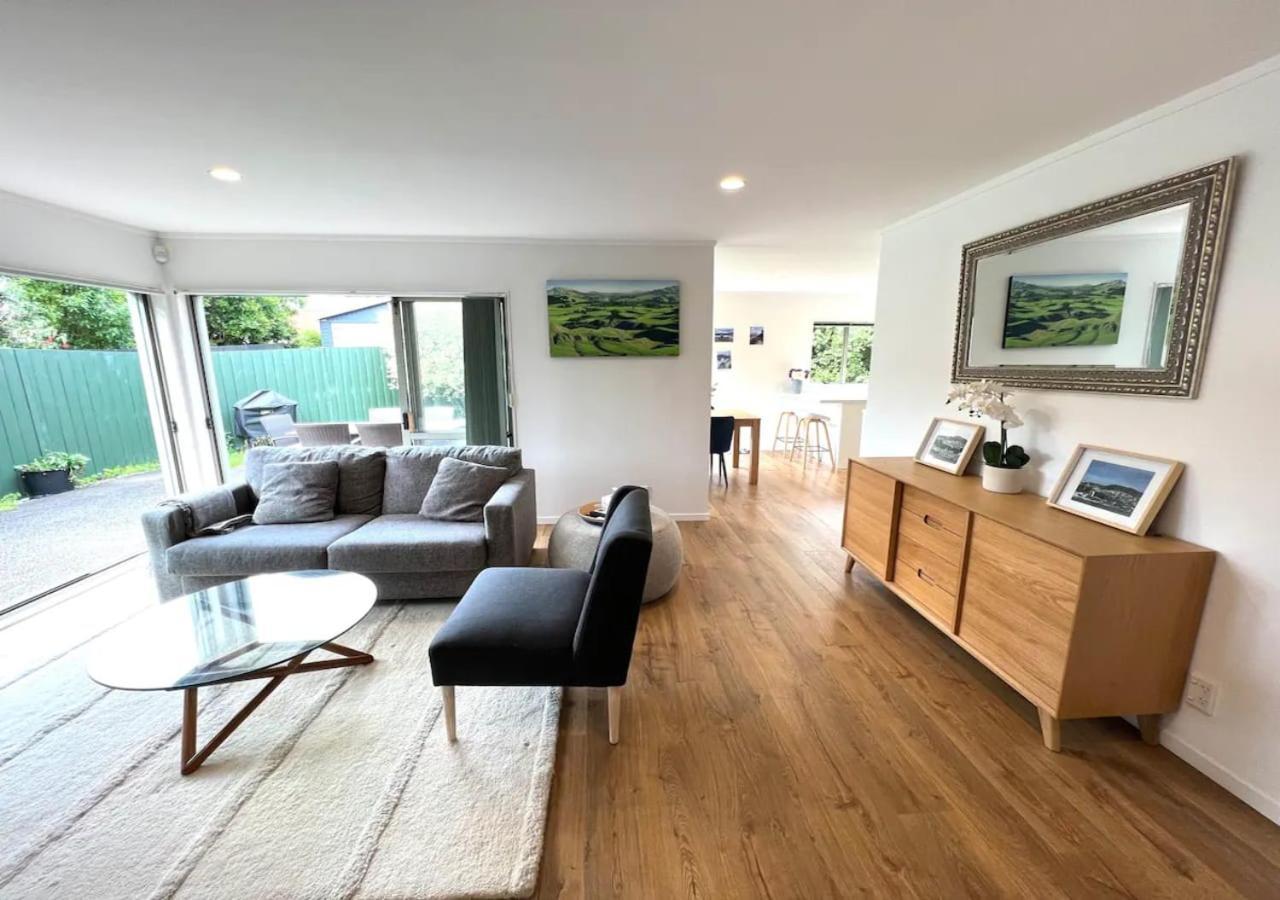 Private And Sunny 3-Bedroom Home With Parking Auckland Exterior photo