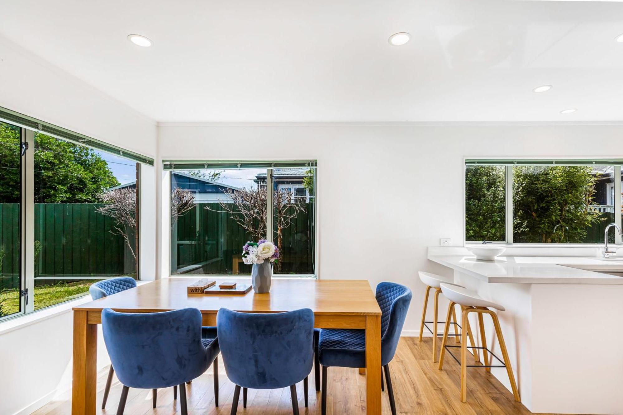 Private And Sunny 3-Bedroom Home With Parking Auckland Exterior photo