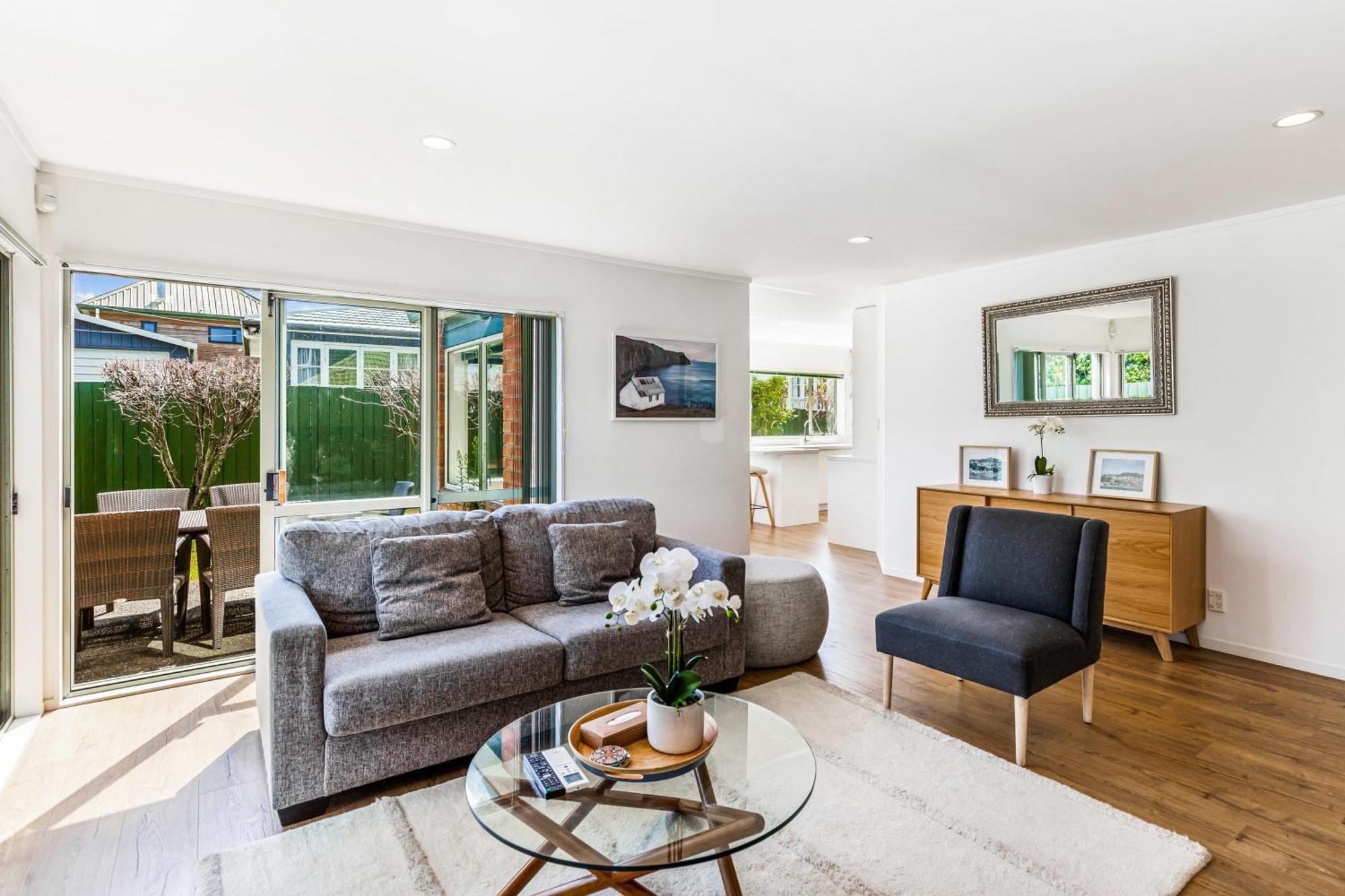 Private And Sunny 3-Bedroom Home With Parking Auckland Exterior photo